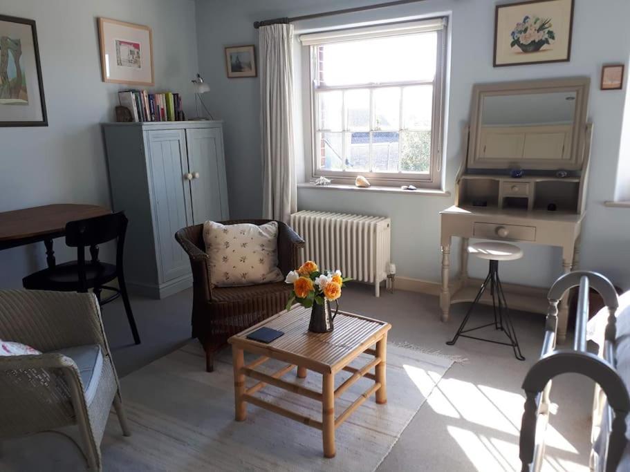 No. 27'S Self-Catering Flat For A Memorable Break. Bridport Exterior foto