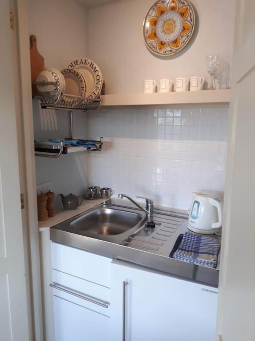 No. 27'S Self-Catering Flat For A Memorable Break. Bridport Exterior foto
